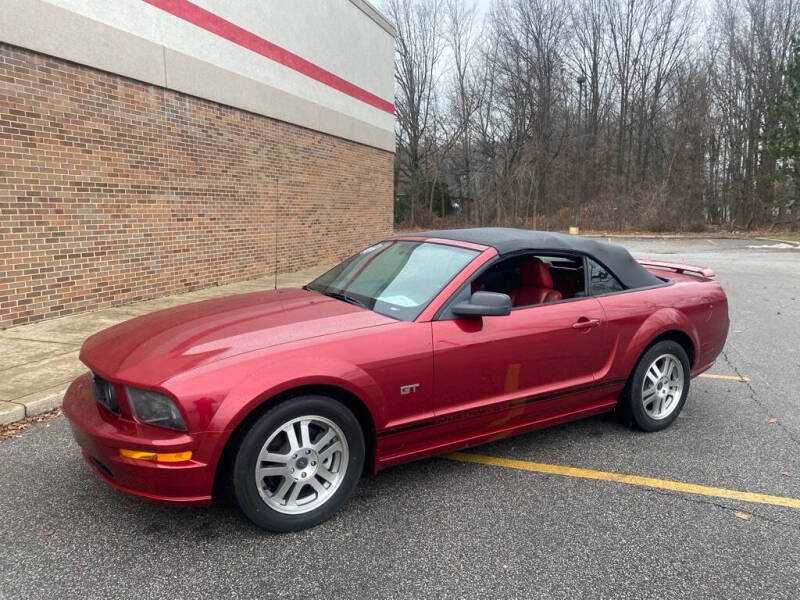 2005 Ford Mustang GT Deluxe photo 1