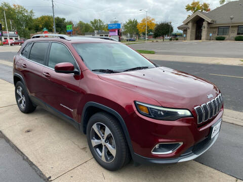 2019 Jeep Cherokee for sale at AMERICAN AUTO SALES AND SERVICE in Marshfield WI
