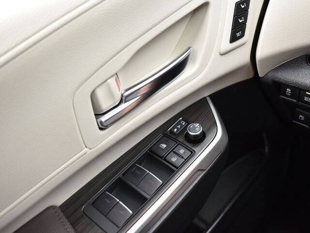 2024 Toyota Sienna Platinum 7-Passenger