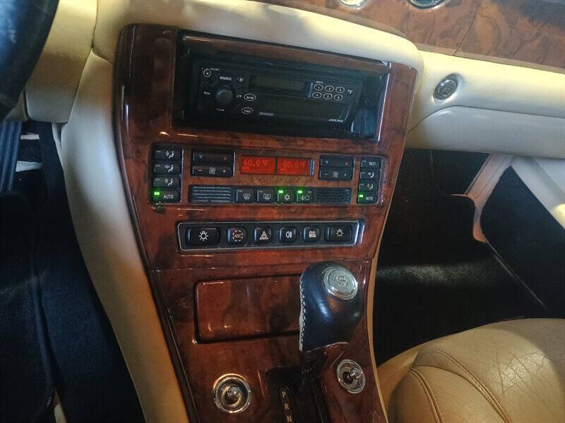 1999 Bentley Arnage 26
