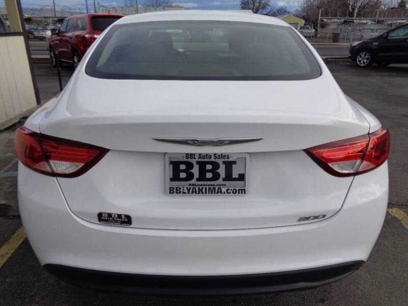 2016 Chrysler 200 LX