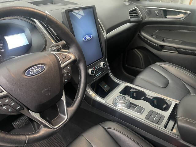 2022 Ford Edge Titanium