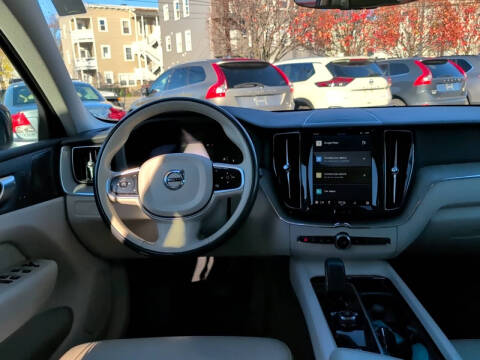 2023 Volvo XC60 B5 Plus Bright Theme