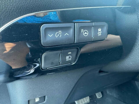 2019 Toyota Prius LE AWD-e