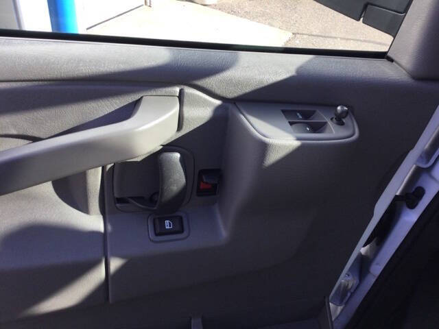 2025 Chevrolet Express 3500