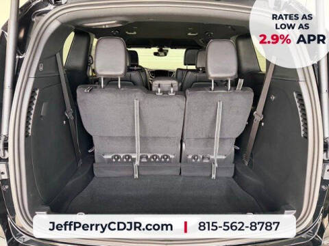 2027 Chrysler Pacifica Select
