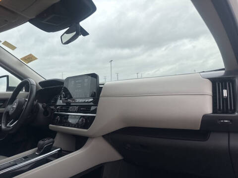 2024 Nissan Pathfinder SL