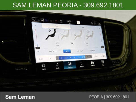 2027 Chrysler Pacifica Select