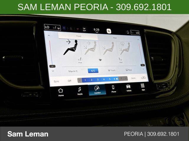 2027 Chrysler Pacifica Select