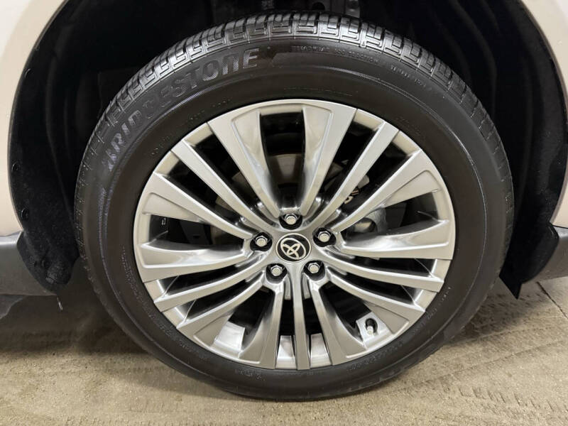 2024 Toyota Venza XLE