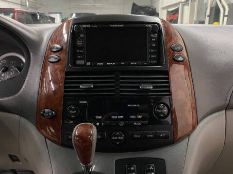 2004 Toyota Sienna XLE Limited 7 Passenger