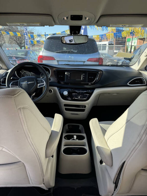 2017 Chrysler Pacifica LX