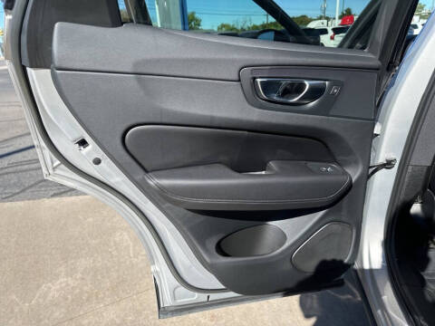 2023 Volvo XC60 B5 Plus Dark Theme