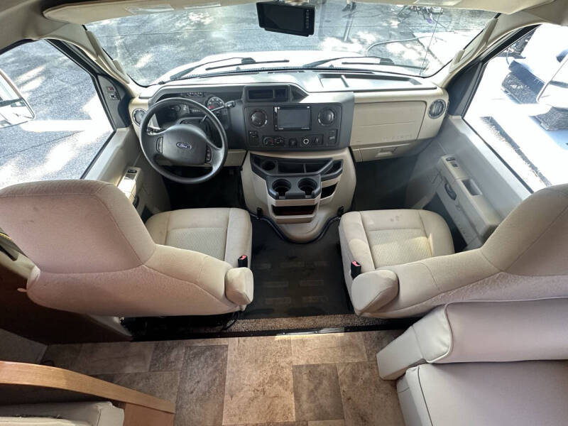 2013 Forest River SUNSEEKER 3050S