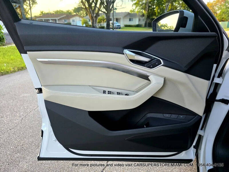 2021 Audi e-tron quattro Premium