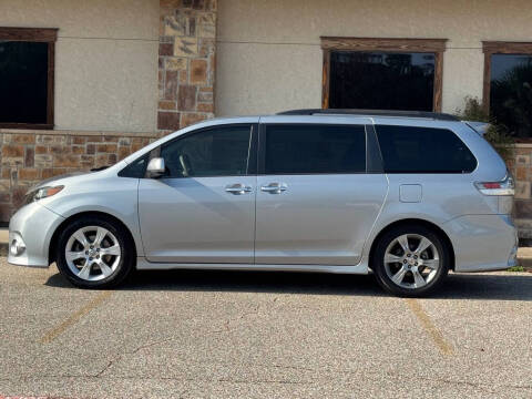 2013 Toyota Sienna SE 8-Passenger