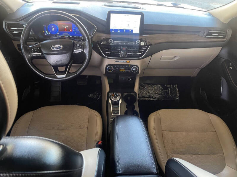 2020 Ford Escape Titanium