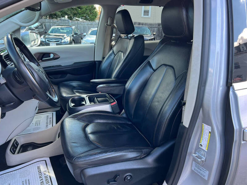 2017 Chrysler Pacifica Touring-L