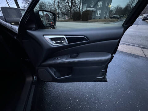 2019 Nissan Pathfinder SV