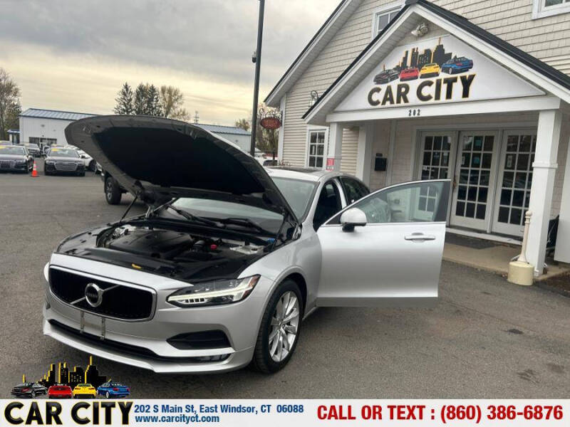 2017 Volvo S90 T6 Momentum