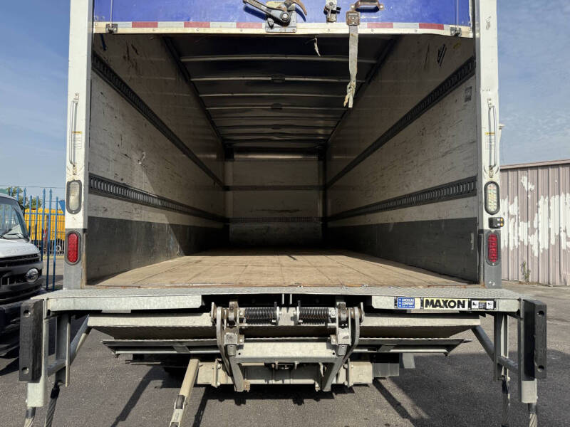 2017 Freightliner M2 106