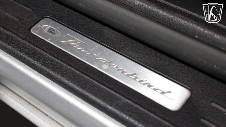 2004 Ford Thunderbird Deluxe
