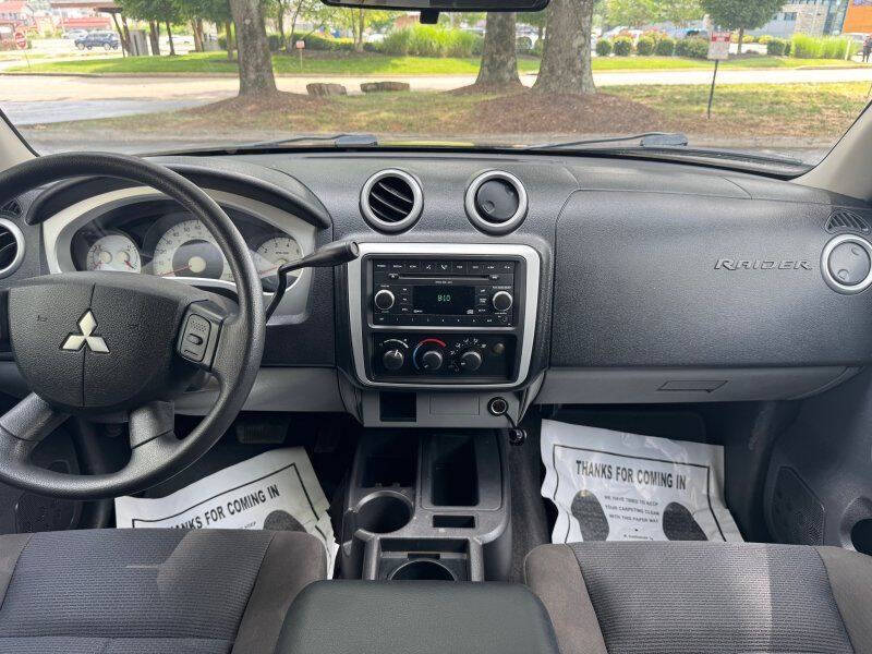 2008 Mitsubishi Raider LS