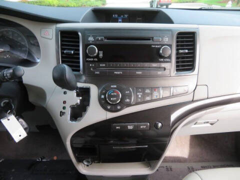 2014 Toyota Sienna LE Mobility 7-Passenger