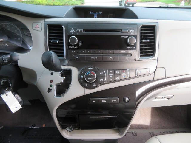 2014 Toyota Sienna LE Mobility 7-Passenger