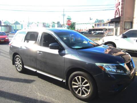 2014 Nissan Pathfinder for sale at Cali Auto Sales Inc. in Elizabeth NJ