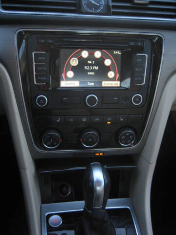 2015 Volkswagen Passat 1.8T SE