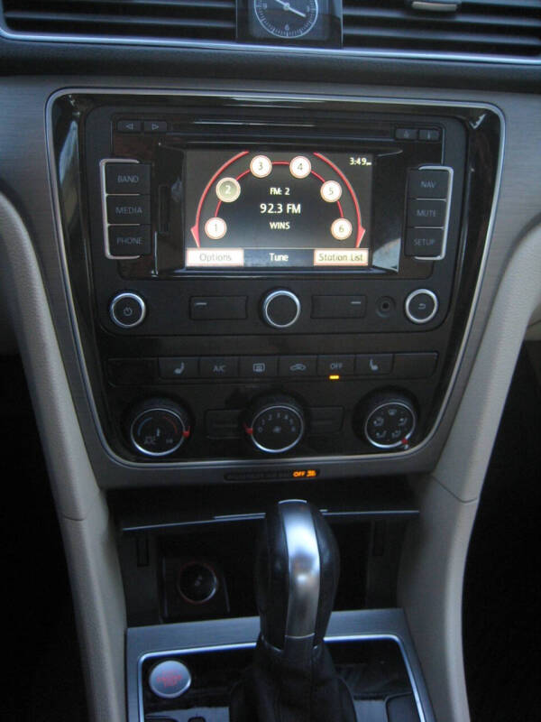 2015 Volkswagen Passat 1.8T SE