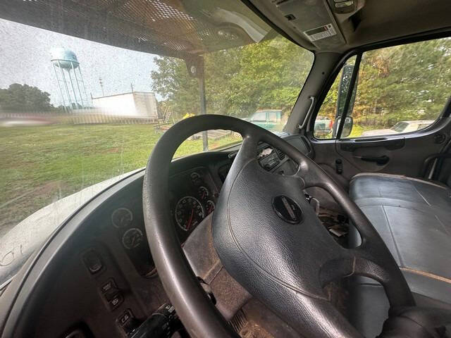 2012 Freightliner M2 106