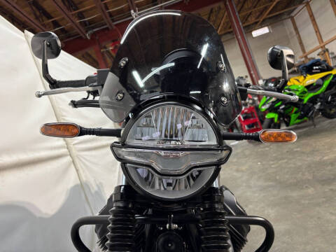 2022 Moto Guzzi V7 Stone