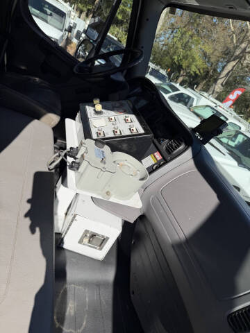 2014 Freightliner M2 106