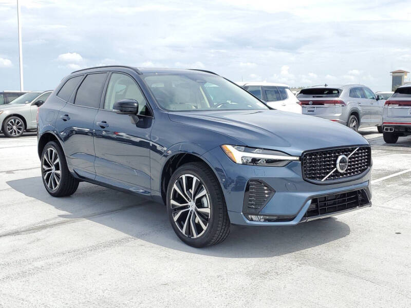 2025 Volvo XC60 B5 Plus Dark Theme