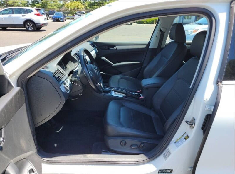 2012 Volkswagen Passat SE PZEV