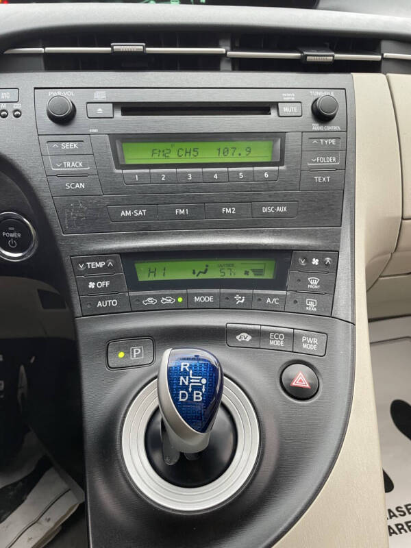 2010 Toyota Prius III