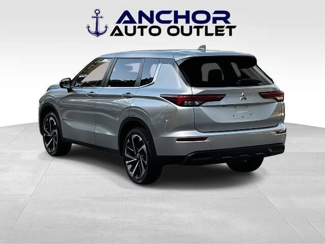 2022 Mitsubishi Outlander ES