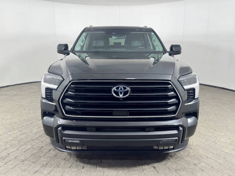 2024 Toyota Sequoia SR5