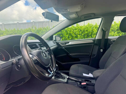 2016 Volkswagen Golf TSI S