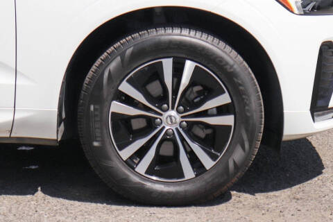 2024 Volvo XC60 B5 Core Dark Theme