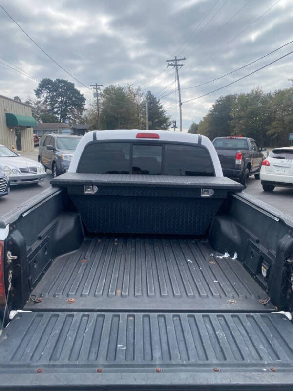 2005 Toyota Tacoma PreRunner photo 12