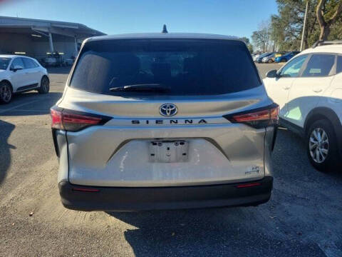 2021 Toyota Sienna LE 8-Passenger