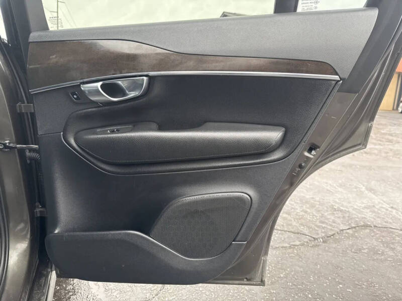 2018 Volvo XC90 T6 Momentum