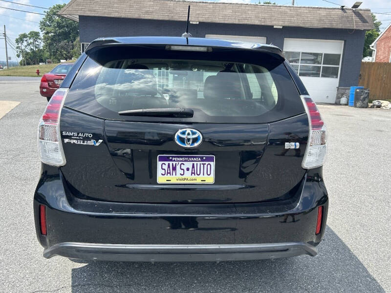 2015 Toyota Prius v Three