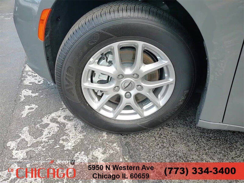 2025 Chrysler Pacifica Select