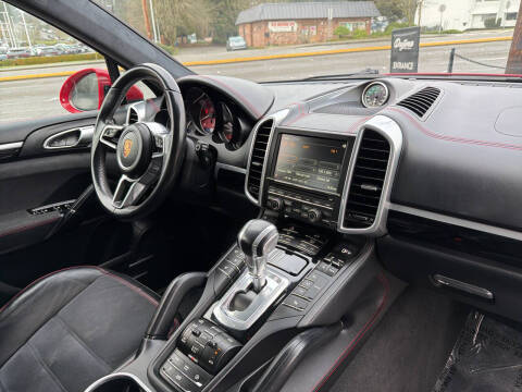2016 Porsche Cayenne GTS