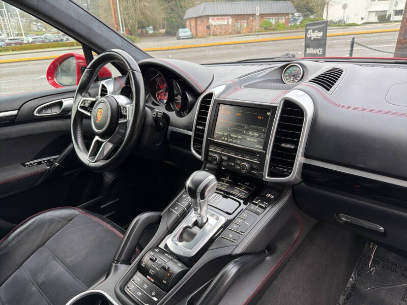 2016 Porsche Cayenne GTS