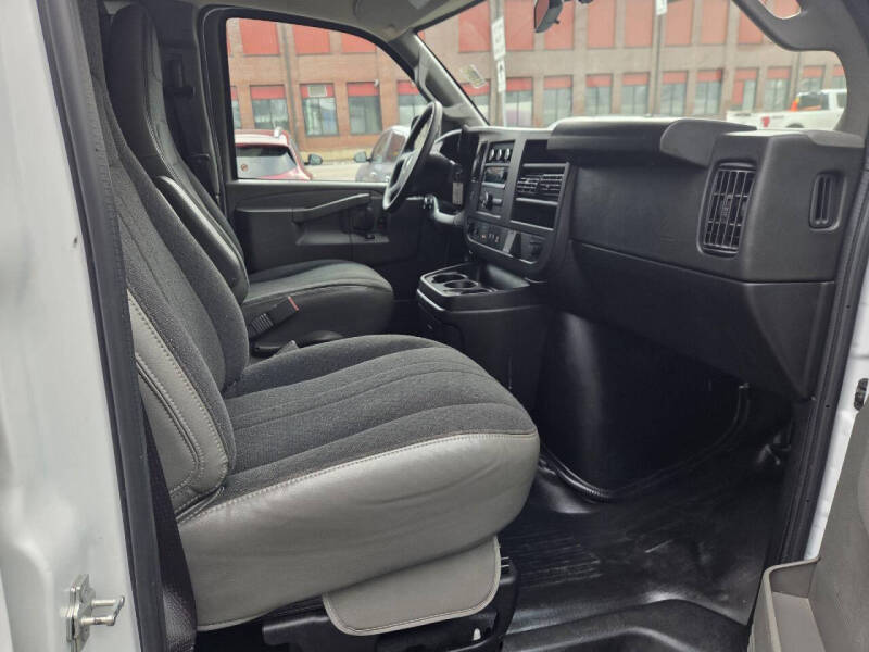 2024 GMC Savana 2500